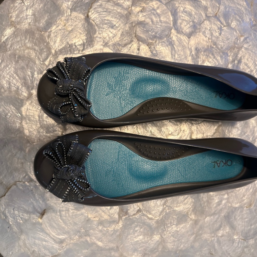 OKA b. Black Flats with Bow Accent